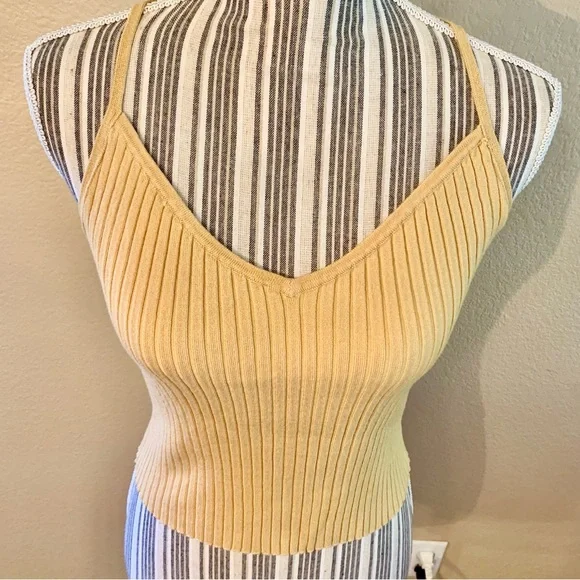 Kendall & Kylie Crop Top Small Gold Ribbed V-Neck Rayon Nylon Thin Straps EUC - Picture 2 of 12